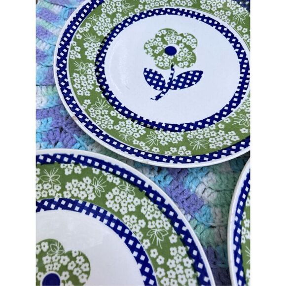 Vintage Mod Flower Power Plate Set - Picture 12 of 13